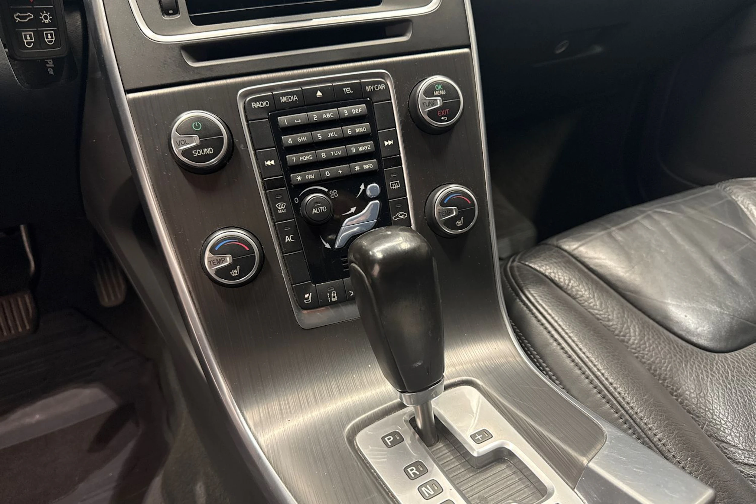 oranssi Volvo S60 2010 kuva 22.