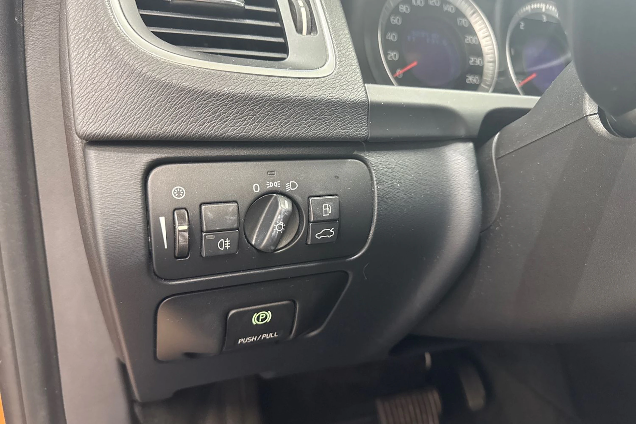 oranssi Volvo S60 2010 kuva 25.