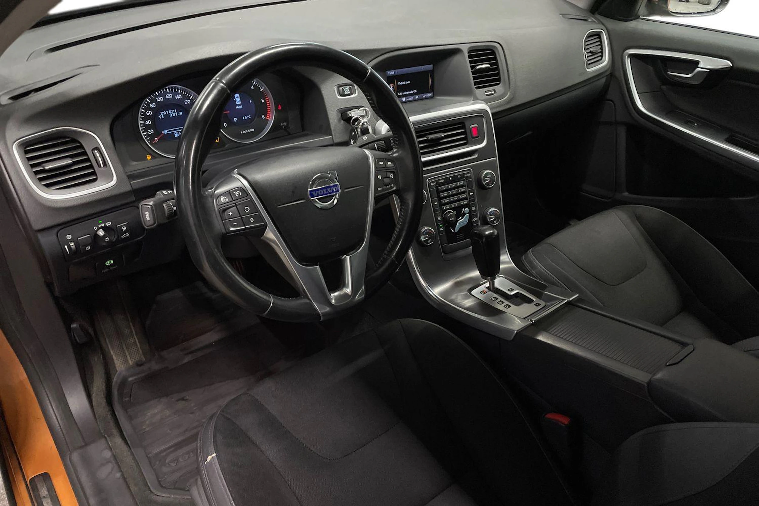 oranssi Volvo S60 2011 kuva 8.