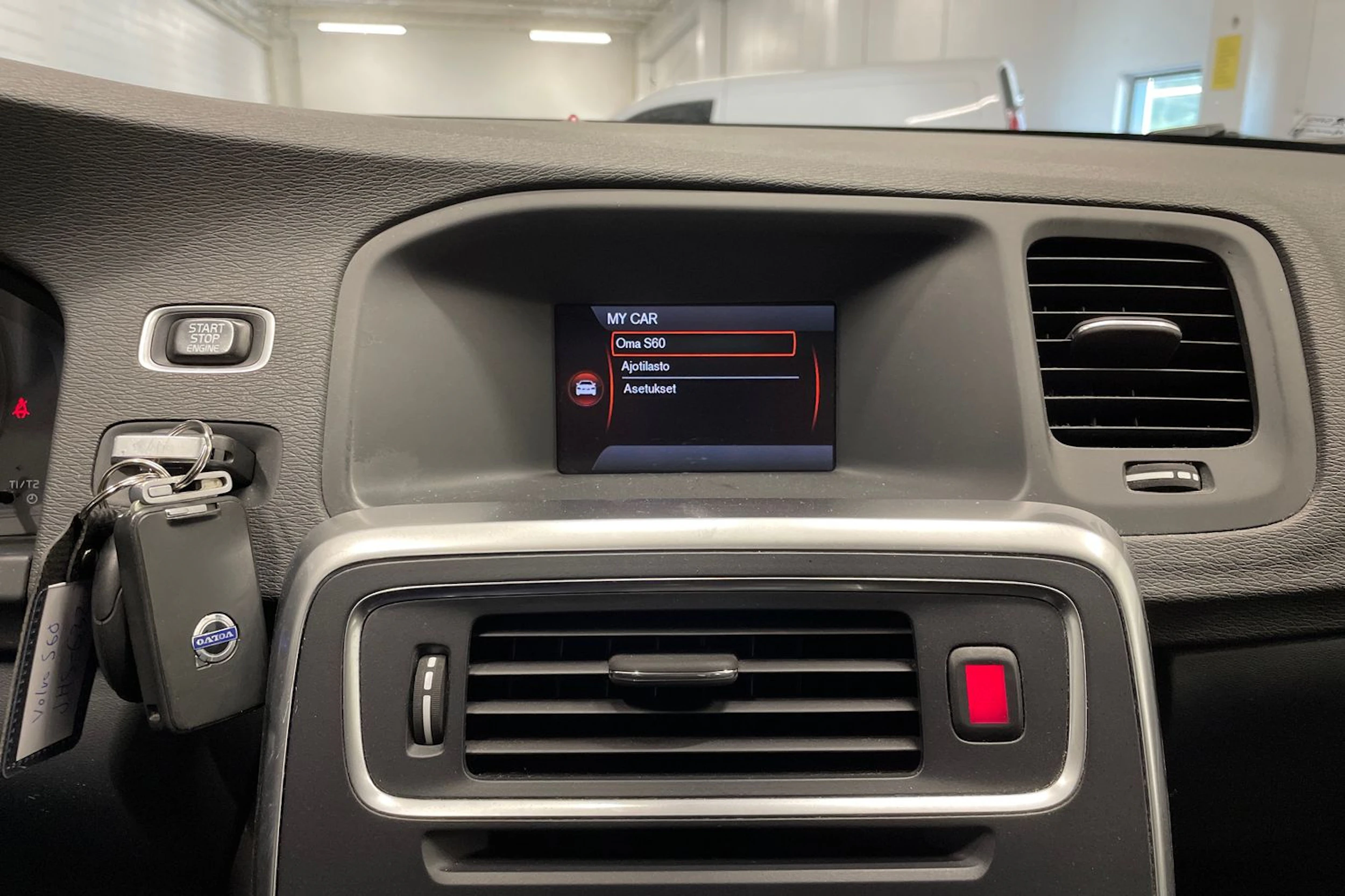 oranssi Volvo S60 2011 kuva 18.