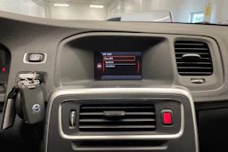 oranssi Volvo S60 2011 kuva 18.