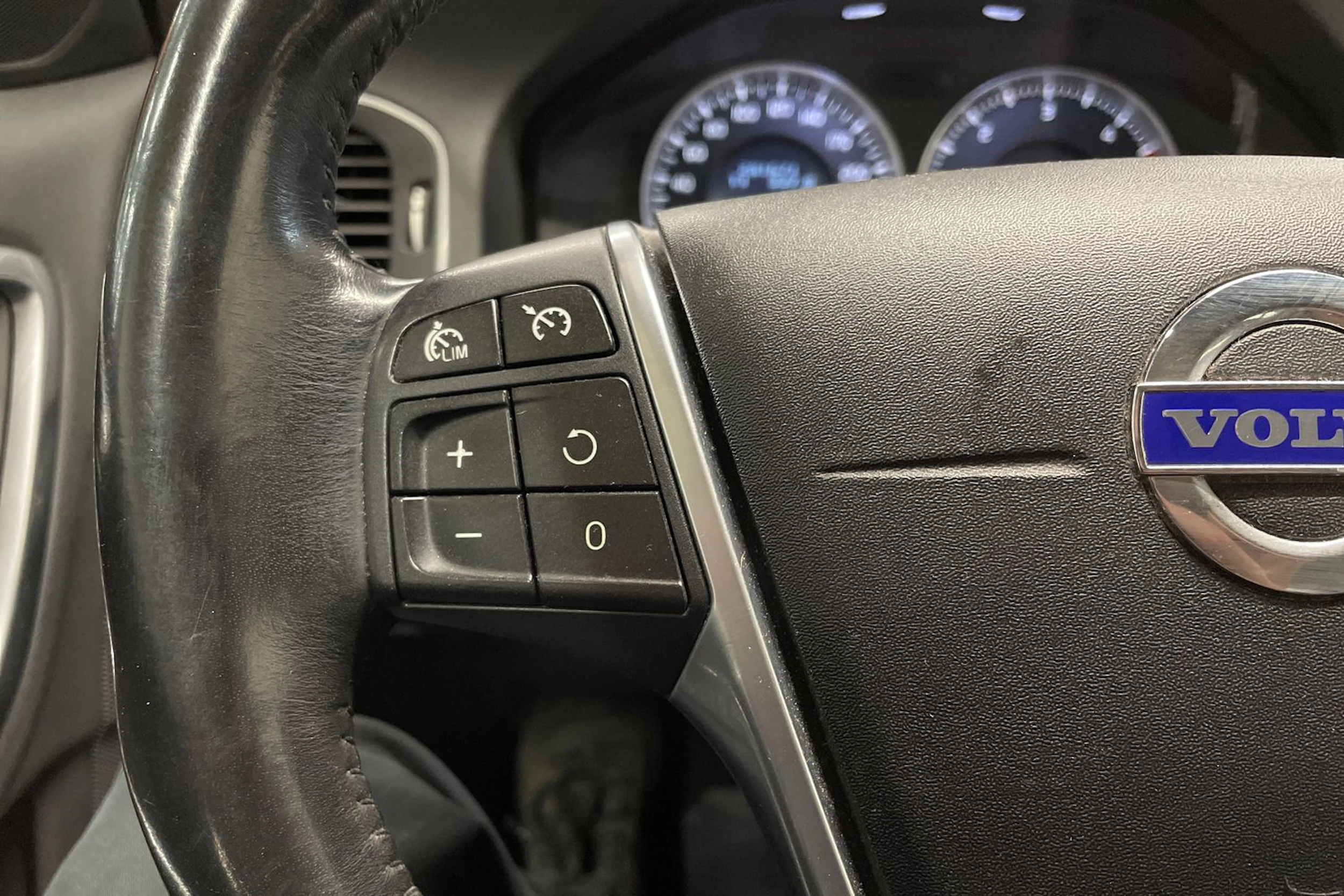 oranssi Volvo S60 2011 kuva 21.