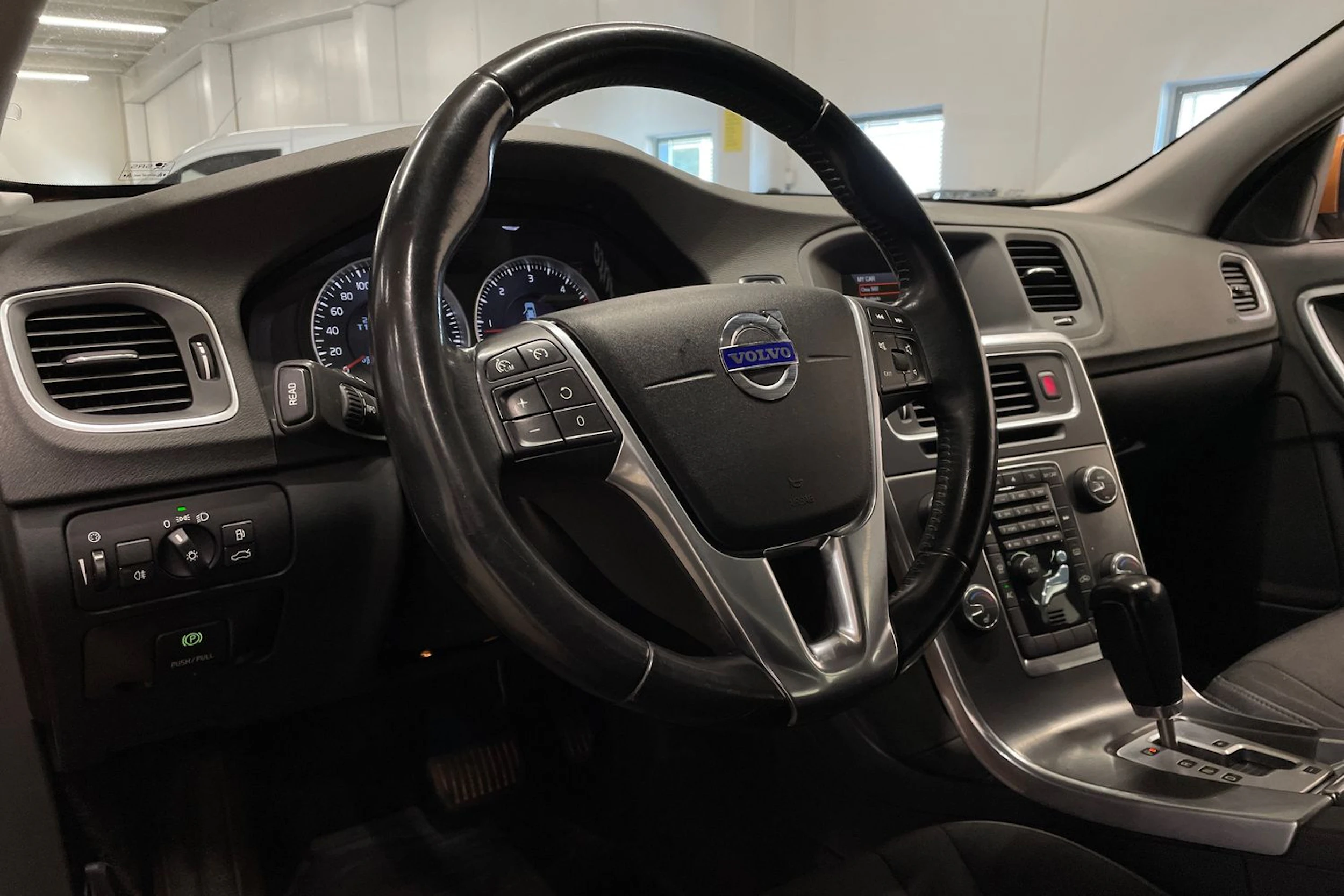 oranssi Volvo S60 2011 kuva 23.