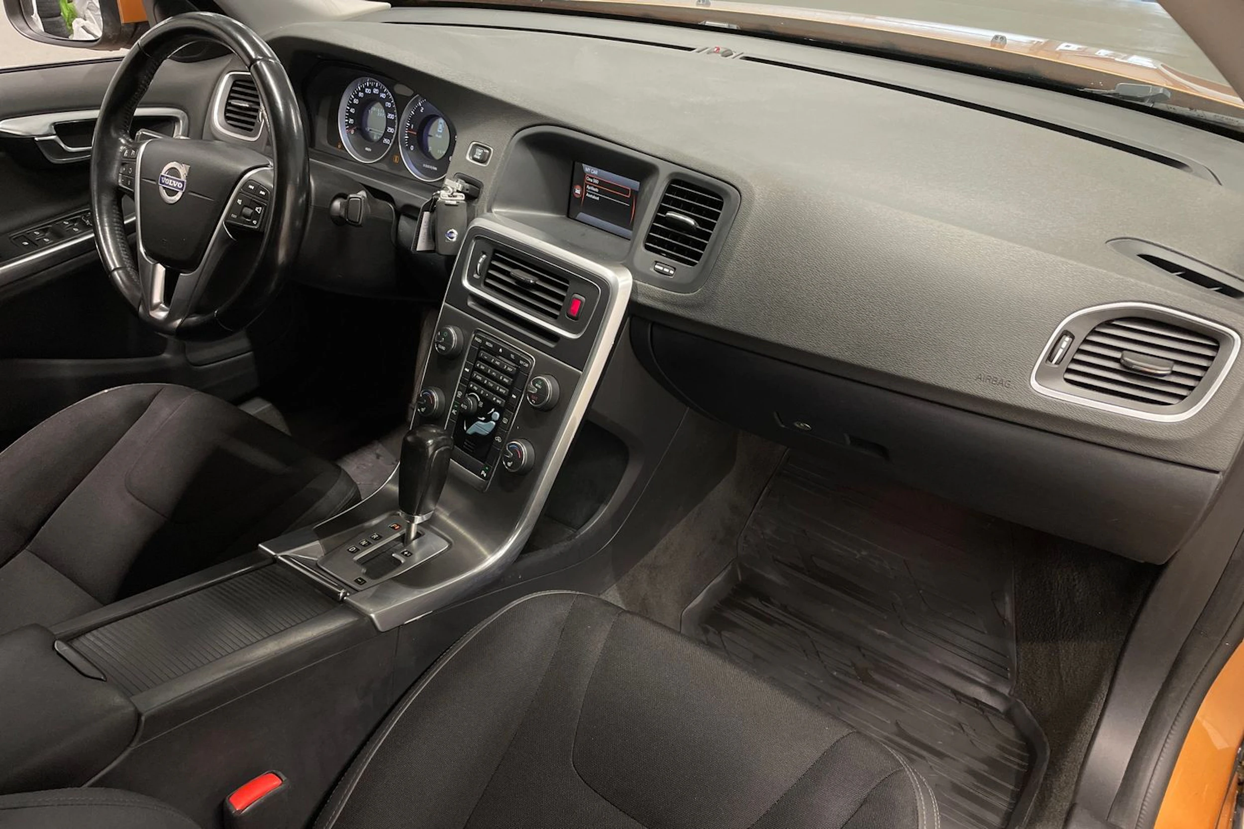 oranssi Volvo S60 2011 kuva 24.