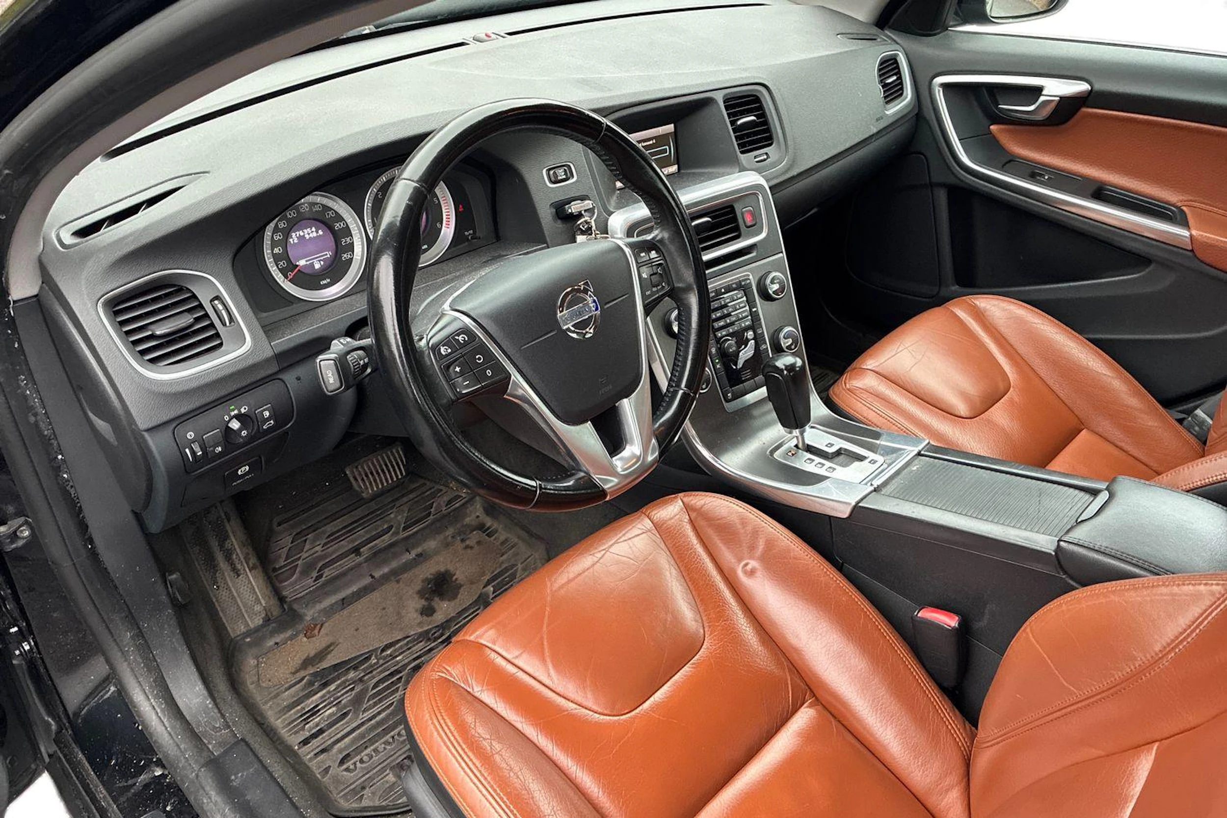 musta Volvo S60 2011 kuva 3.