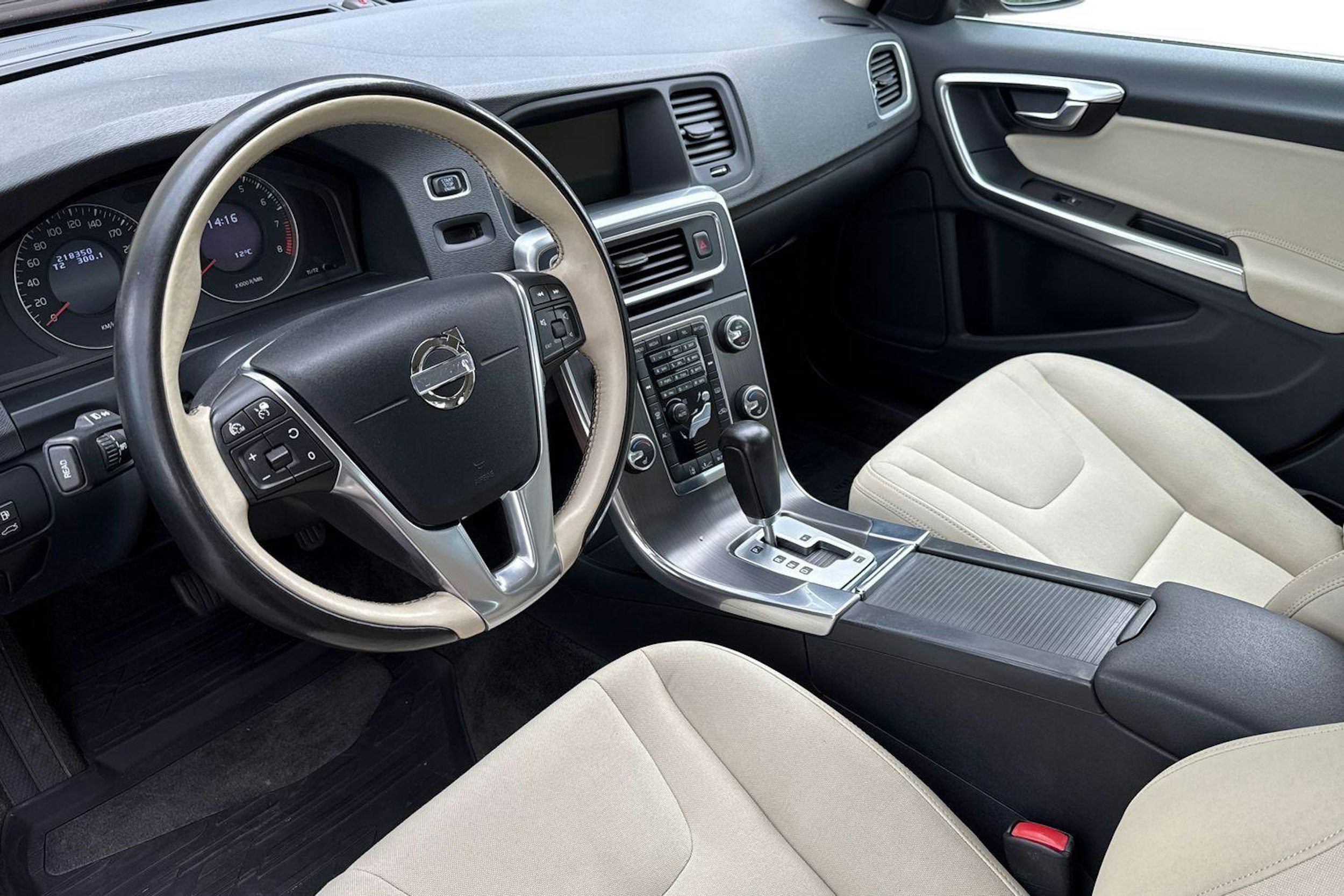 oranssi Volvo S60 2011 kuva 3.