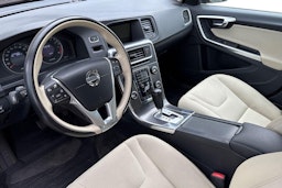 oranssi Volvo S60 2011 kuva 3.