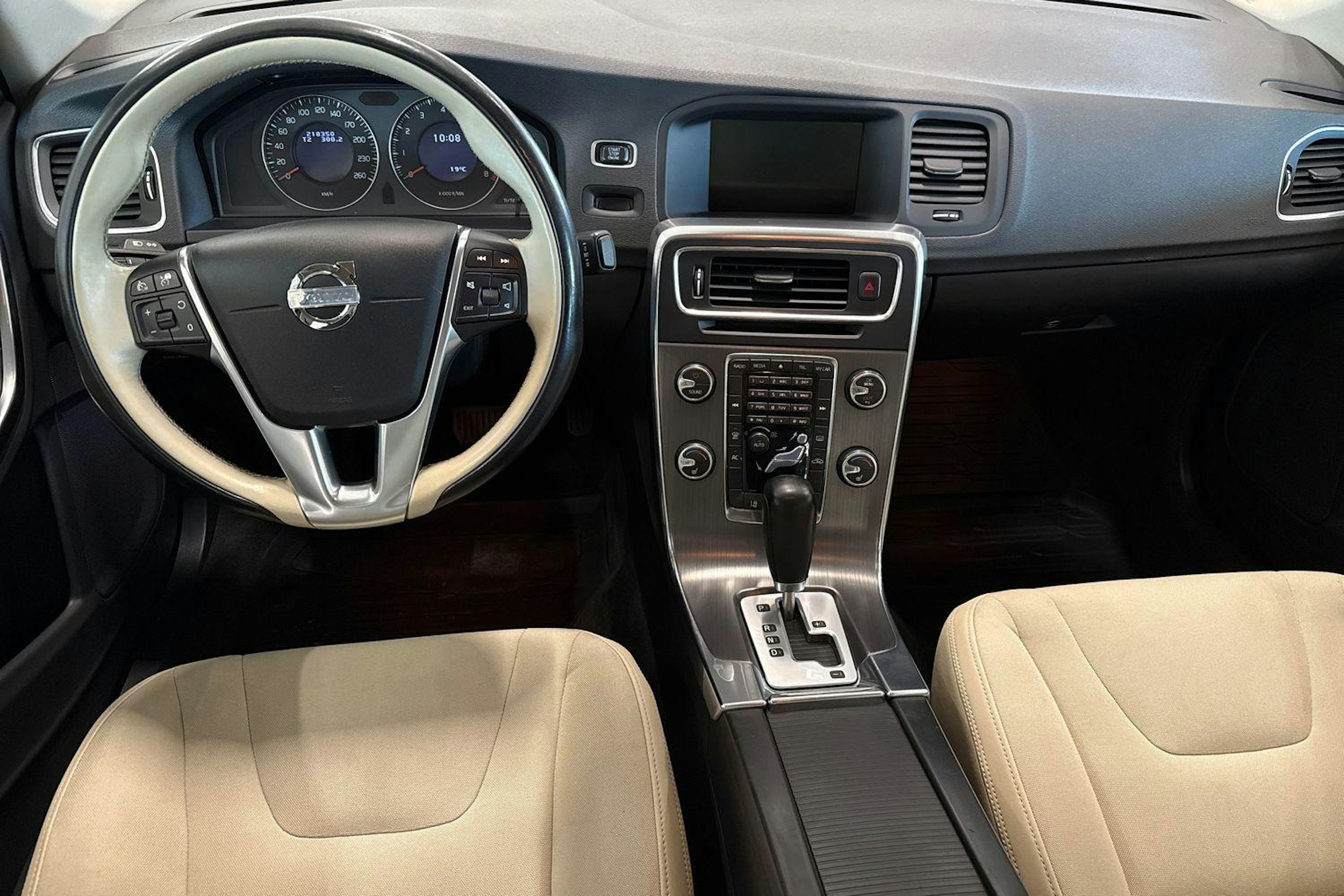 oranssi Volvo S60 2011 kuva 9.