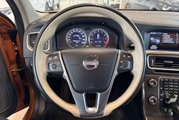 oranssi Volvo S60 2011 kuva 17.