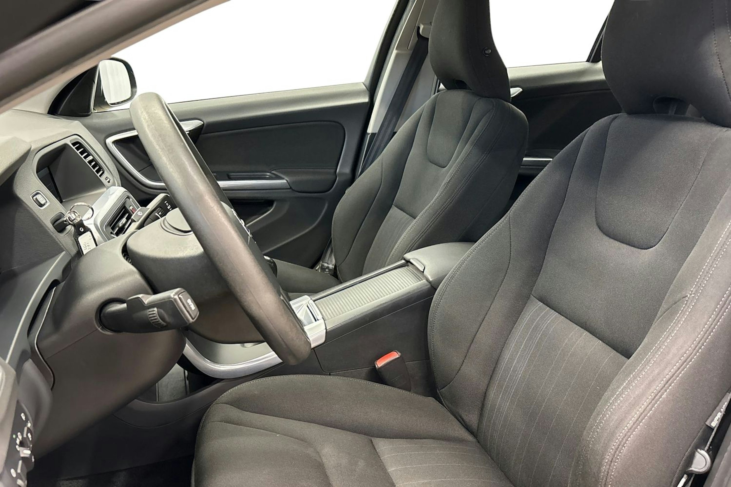 musta Volvo S60 2011 kuva 9.