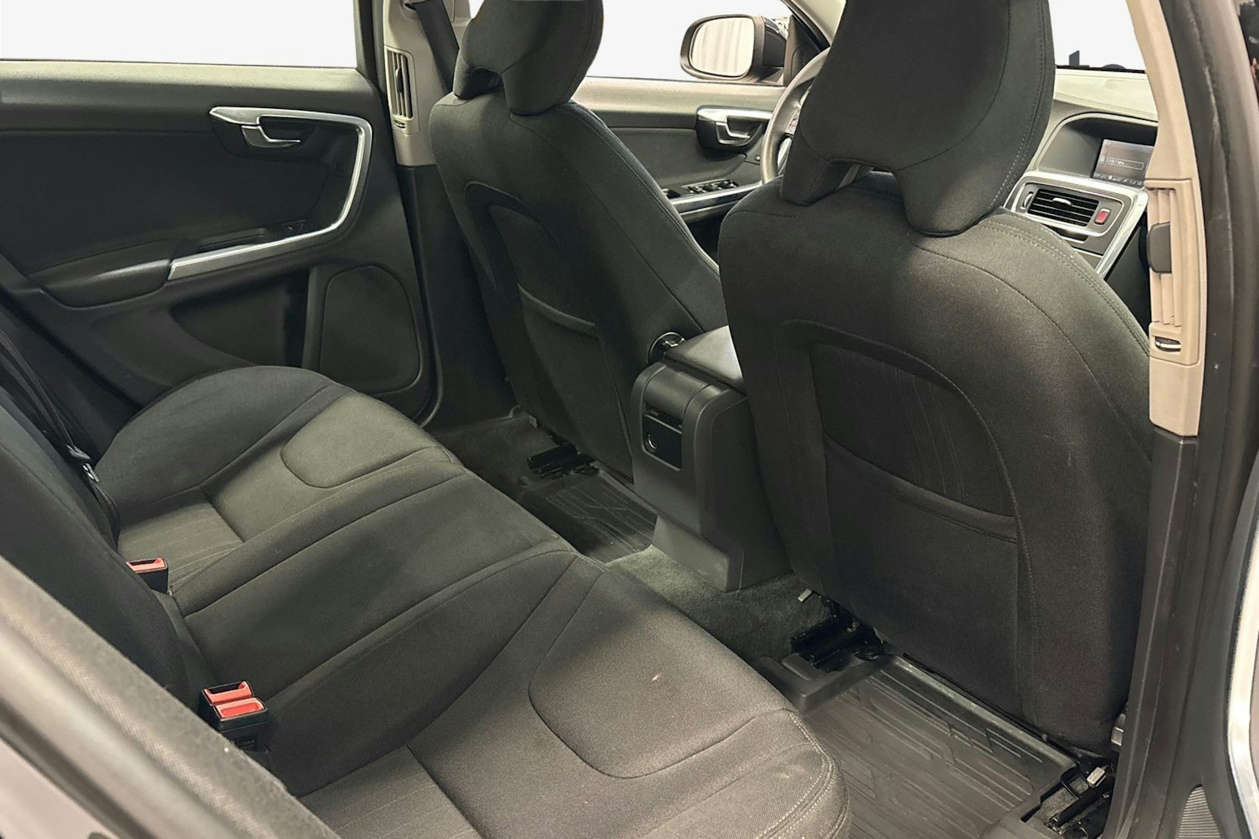 musta Volvo S60 2011 kuva 11.