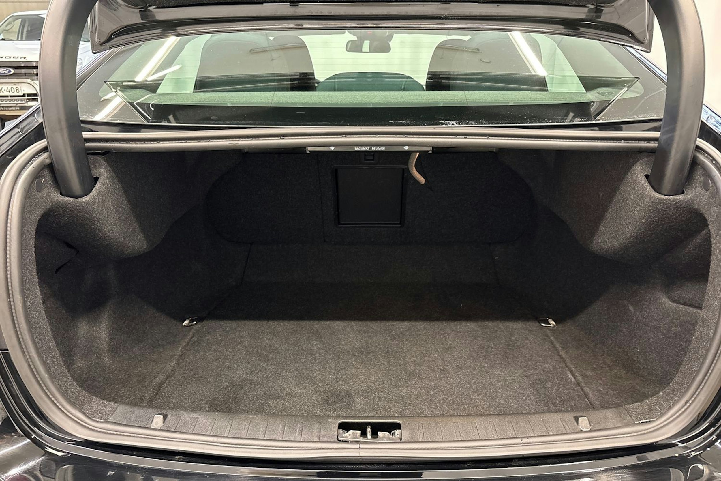 musta Volvo S60 2011 kuva 14.
