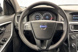 musta Volvo S60 2011 kuva 16.
