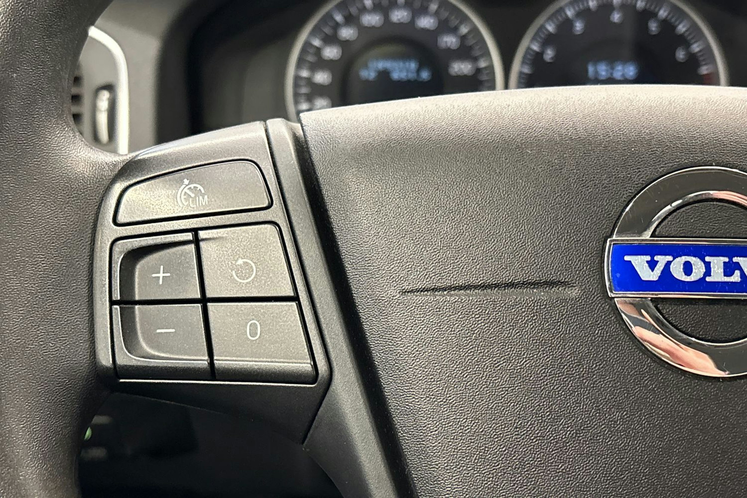 musta Volvo S60 2011 kuva 17.
