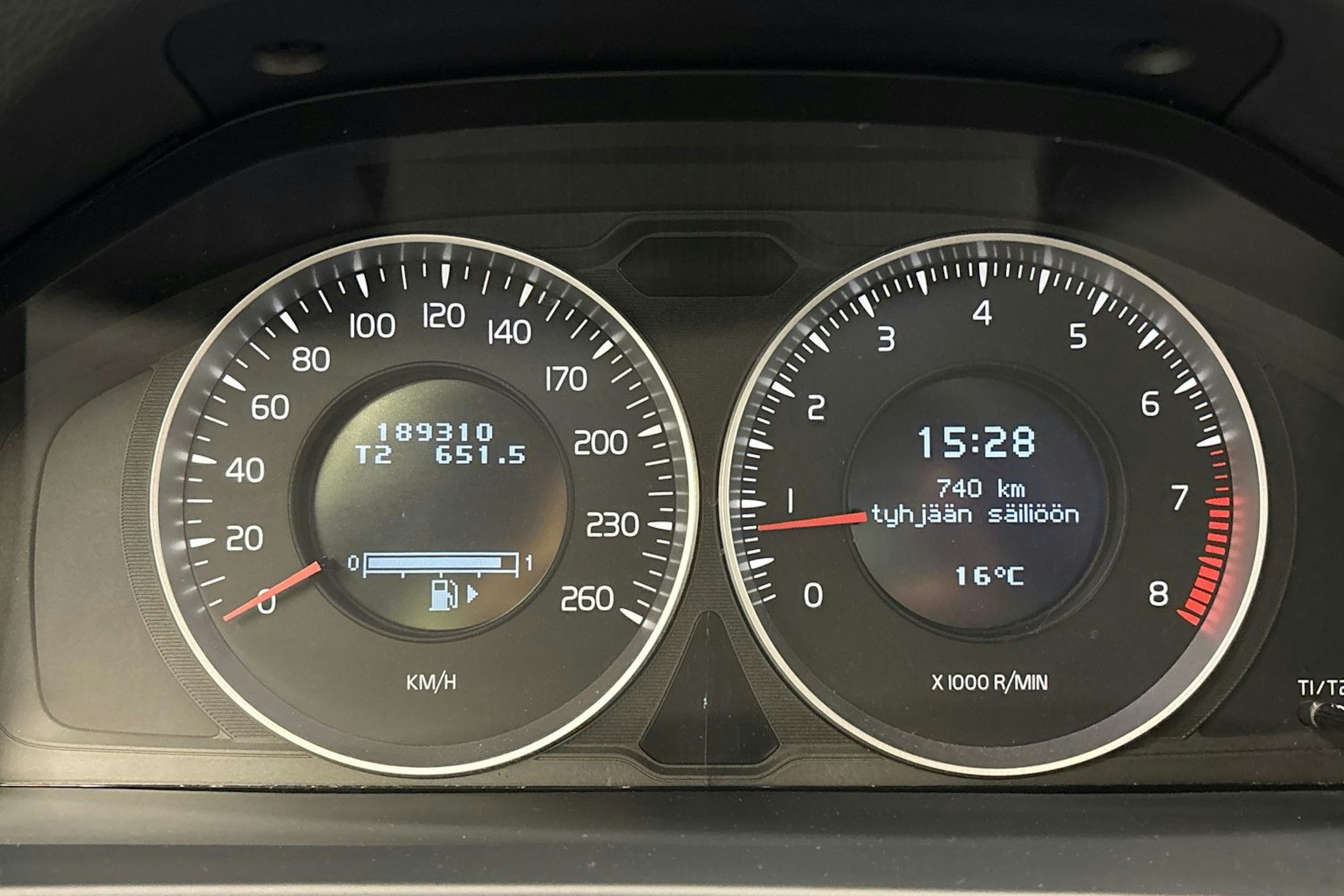 musta Volvo S60 2011 kuva 19.