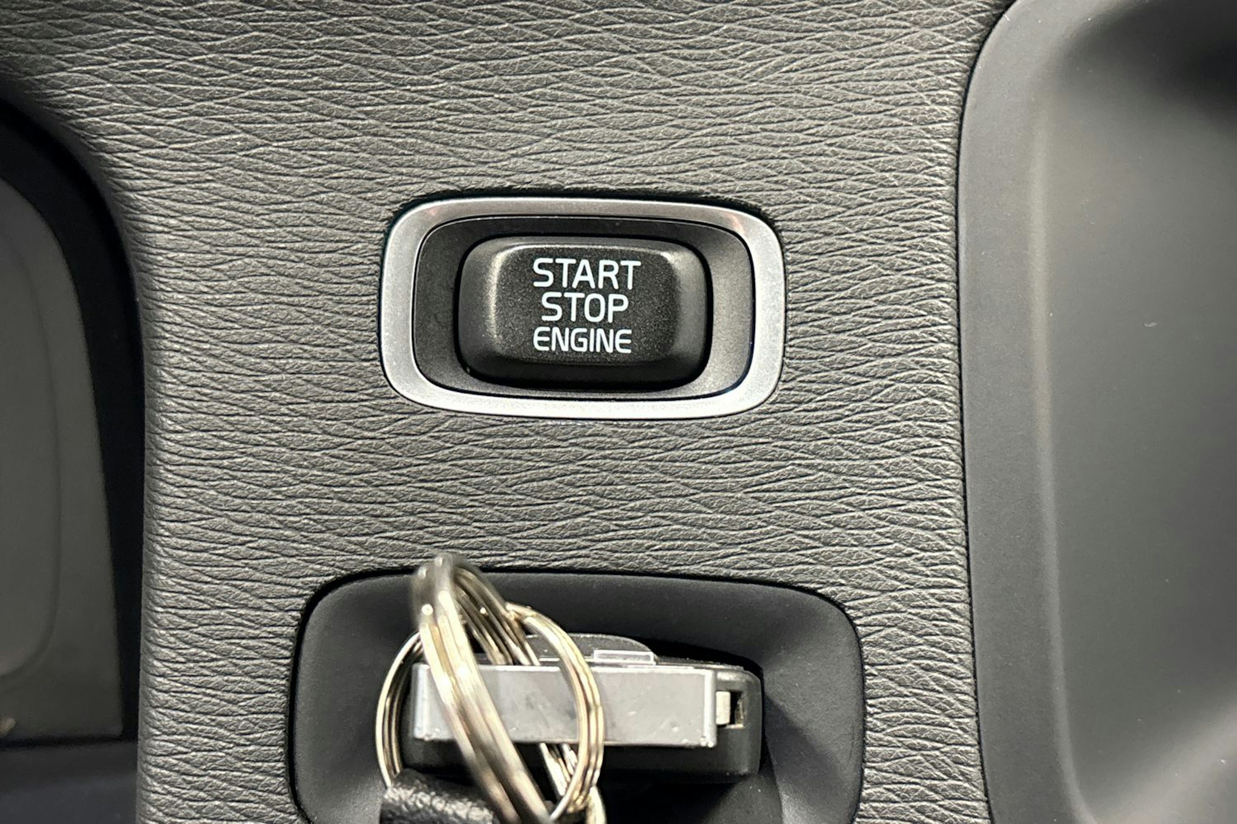 musta Volvo S60 2011 kuva 20.