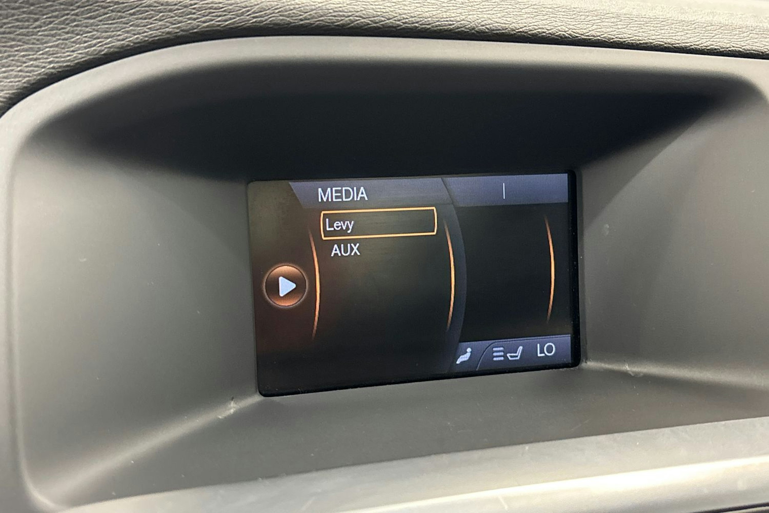musta Volvo S60 2011 kuva 22.