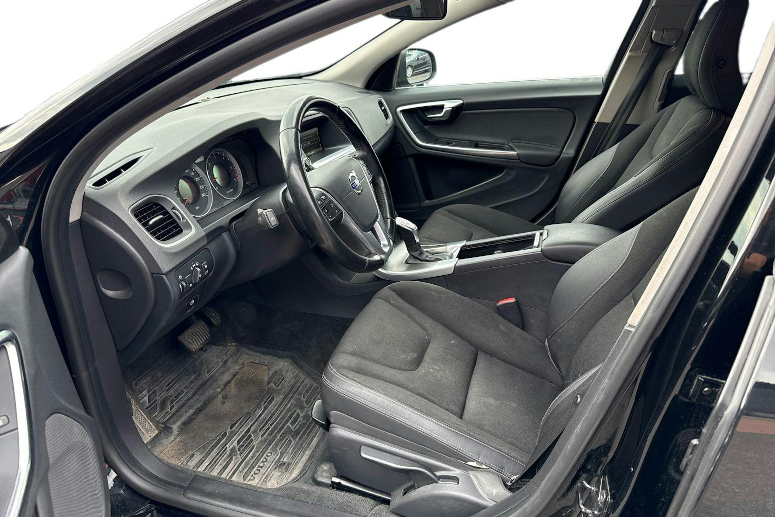 musta Volvo S60 2012 kuva 3.