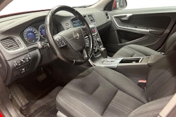 Punainen Volvo S60 2012 kuva 7.