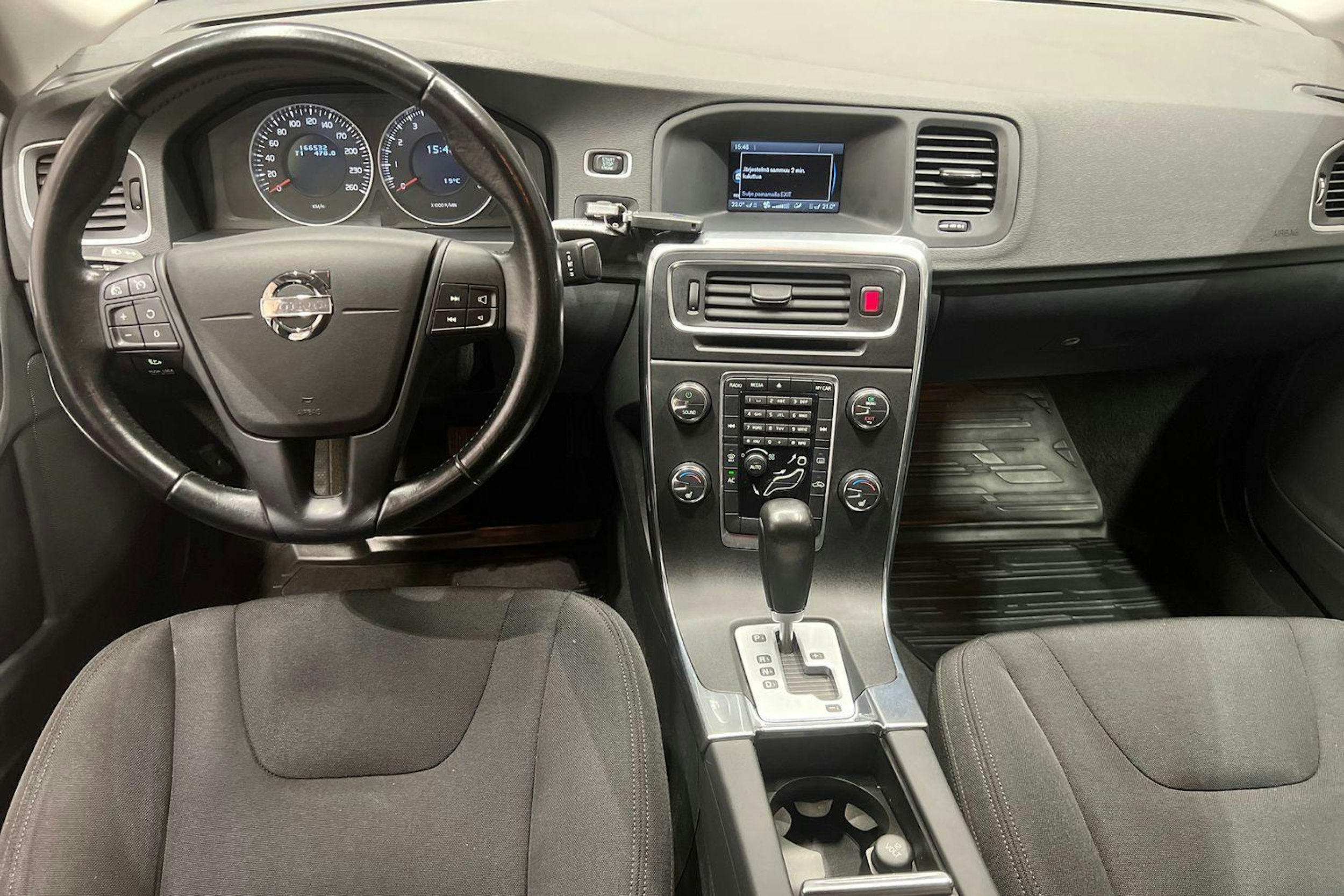 Punainen Volvo S60 2012 kuva 9.