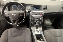 Punainen Volvo S60 2012 kuva 9.