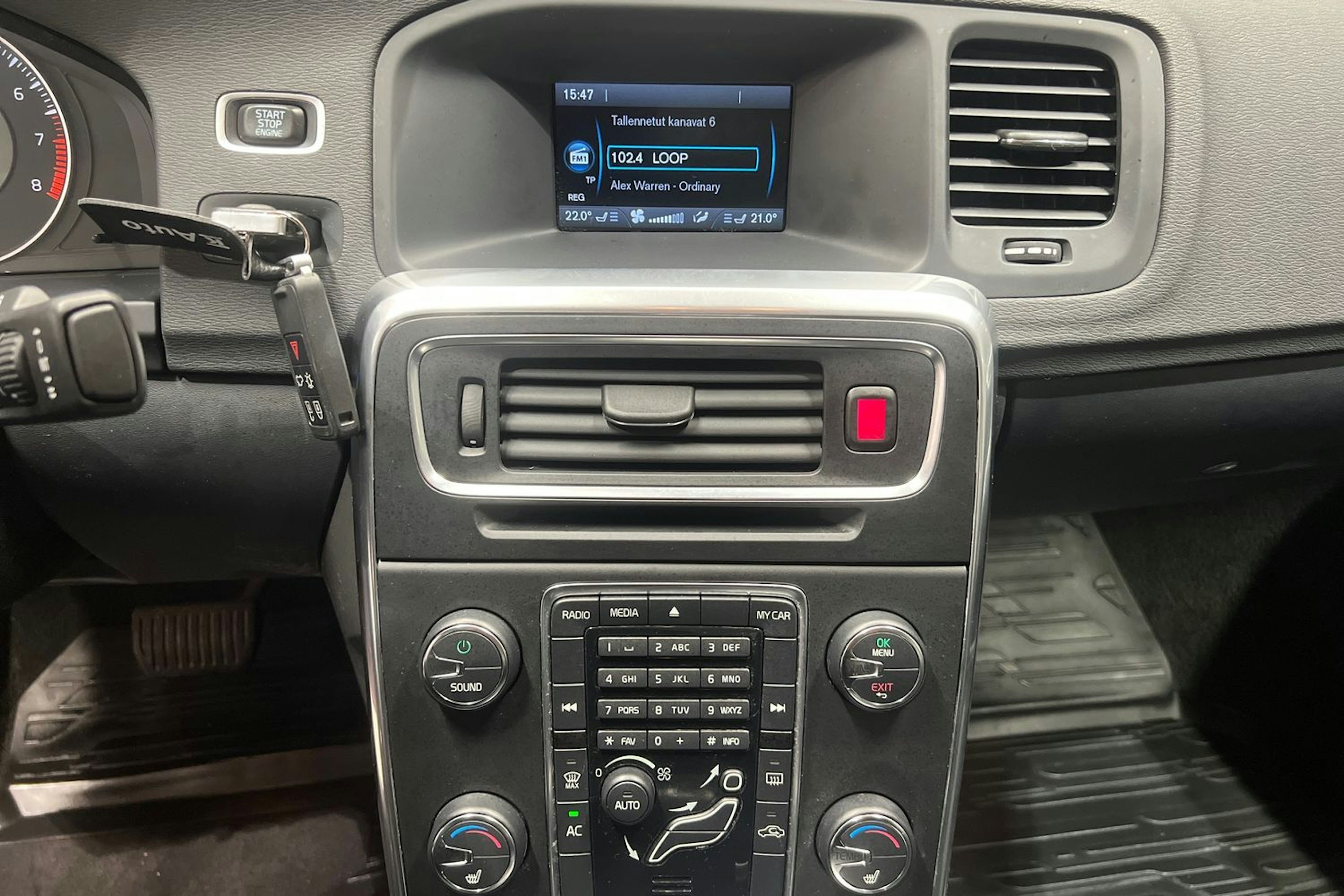 Punainen Volvo S60 2012 kuva 13.