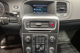 Punainen Volvo S60 2012 kuva 13.