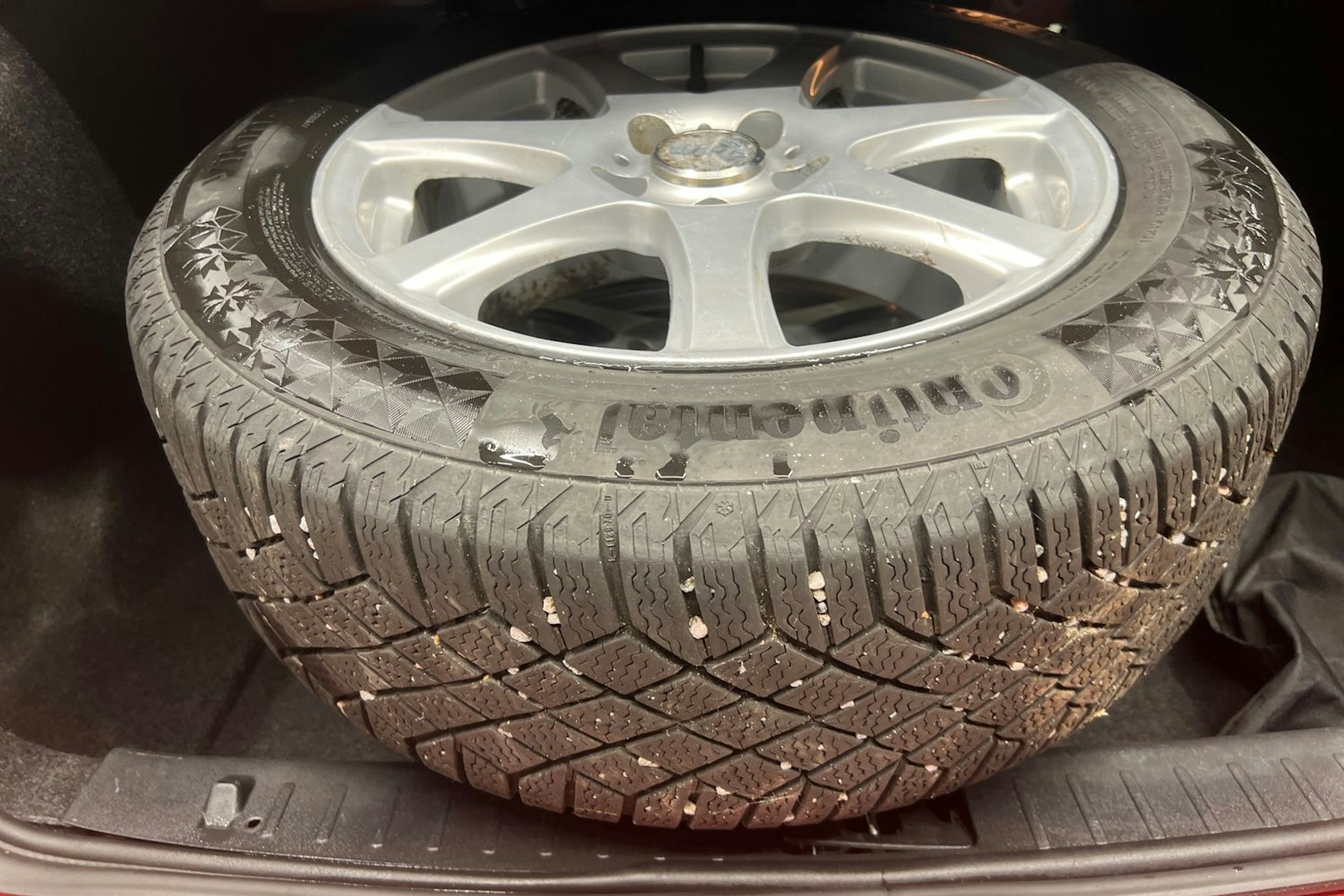 Punainen Volvo S60 2012 kuva 17.