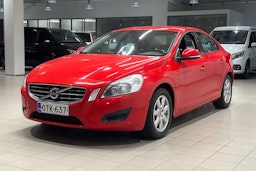 Punainen Volvo S60 2012 kuva 19.