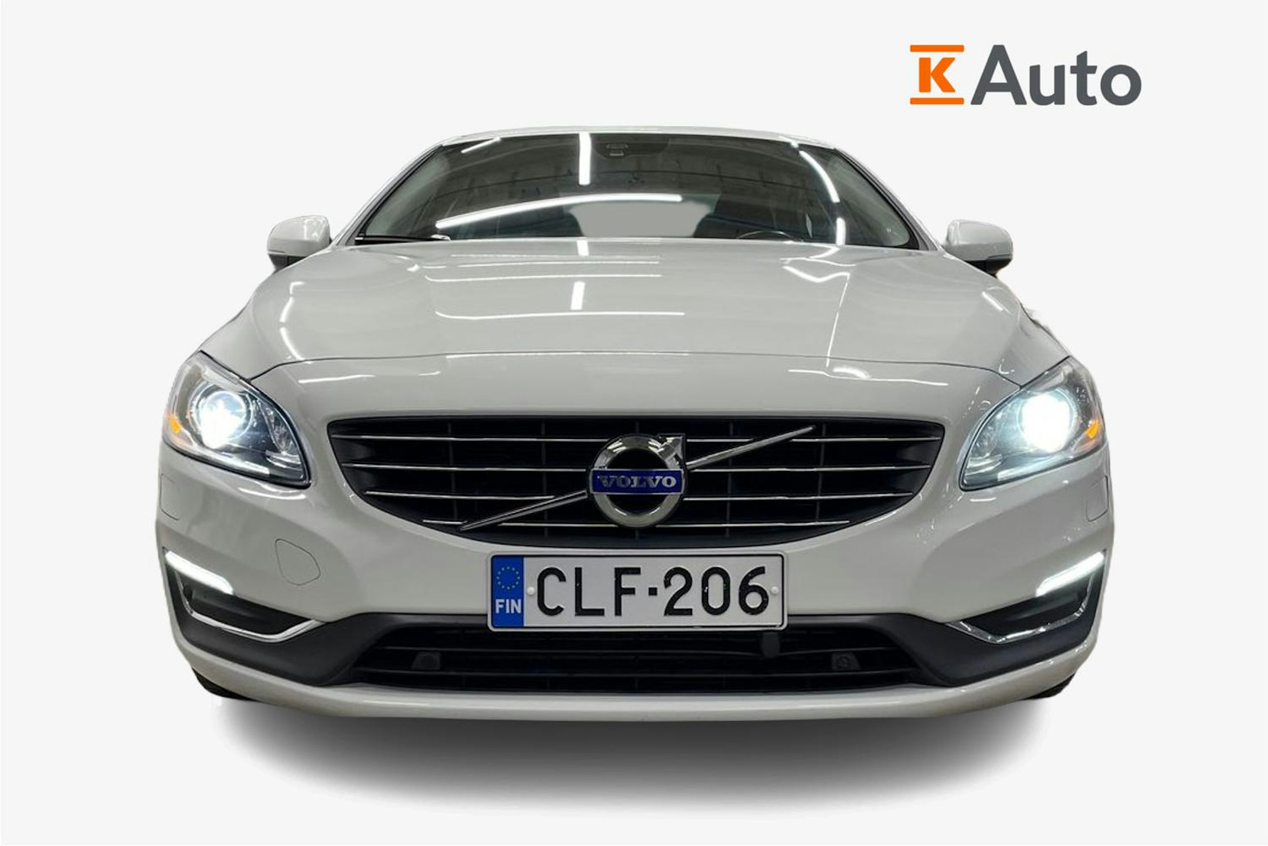 Valkoinen Volvo S60 2013 kuva 4.