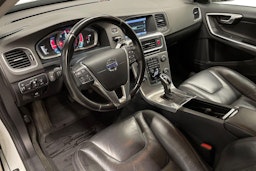 Valkoinen Volvo S60 2013 kuva 6.