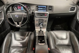 Valkoinen Volvo S60 2013 kuva 7.