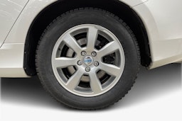 Valkoinen Volvo S60 2013 kuva 9.