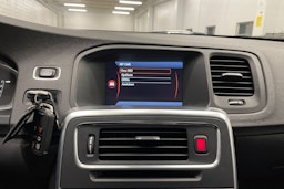 Valkoinen Volvo S60 2013 kuva 14.