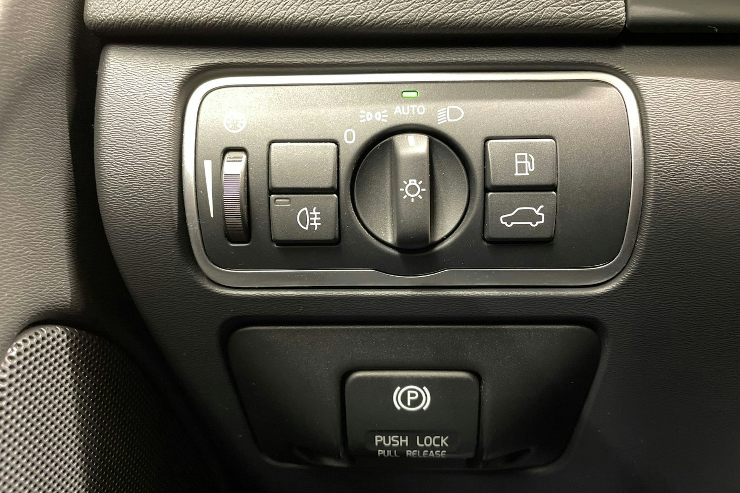 Valkoinen Volvo S60 2013 kuva 16.