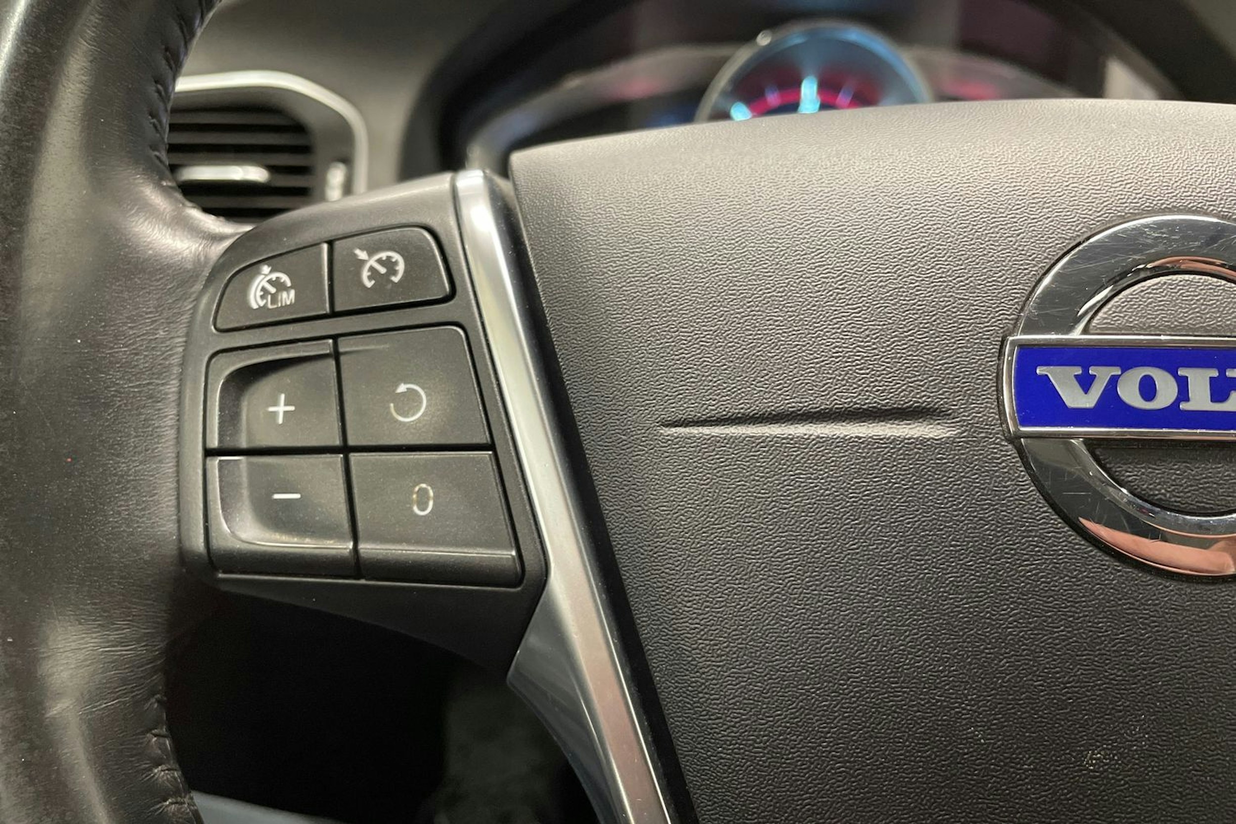 Valkoinen Volvo S60 2013 kuva 17.