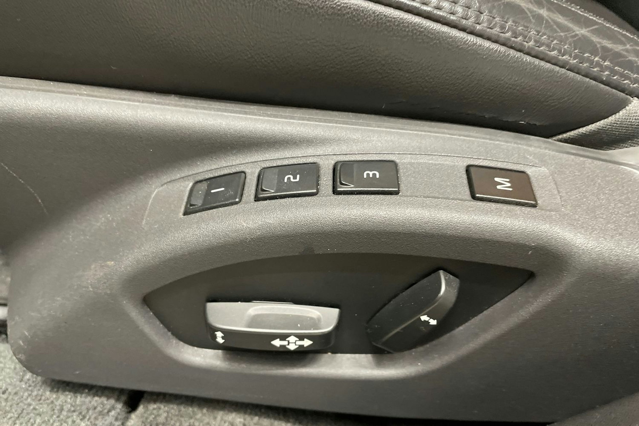 Valkoinen Volvo S60 2013 kuva 20.