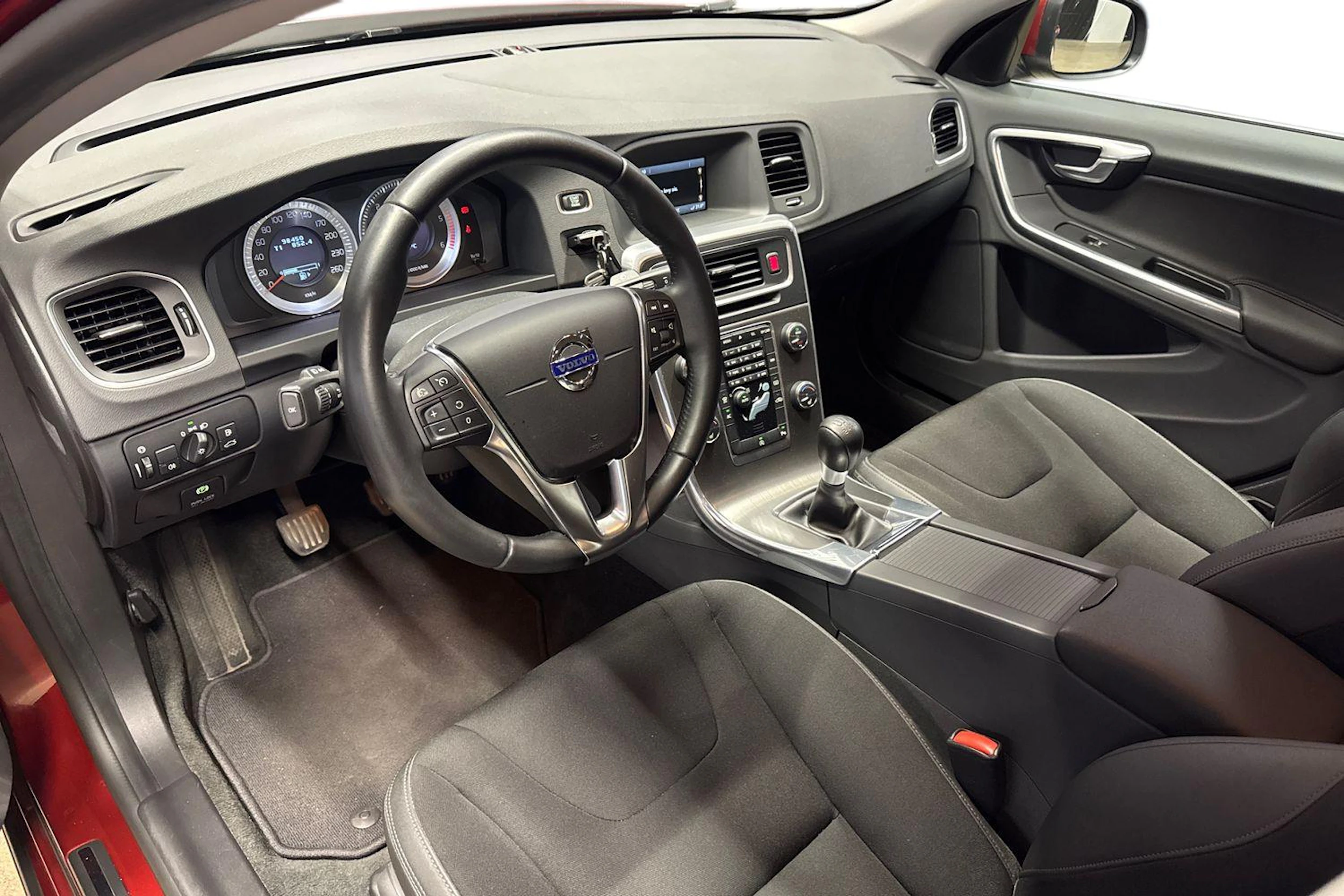 punainen Volvo S60 2013 kuva 3.