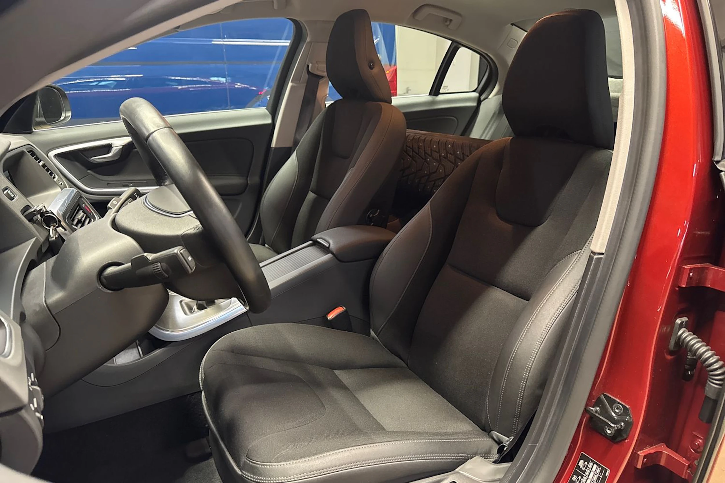 punainen Volvo S60 2013 kuva 4.