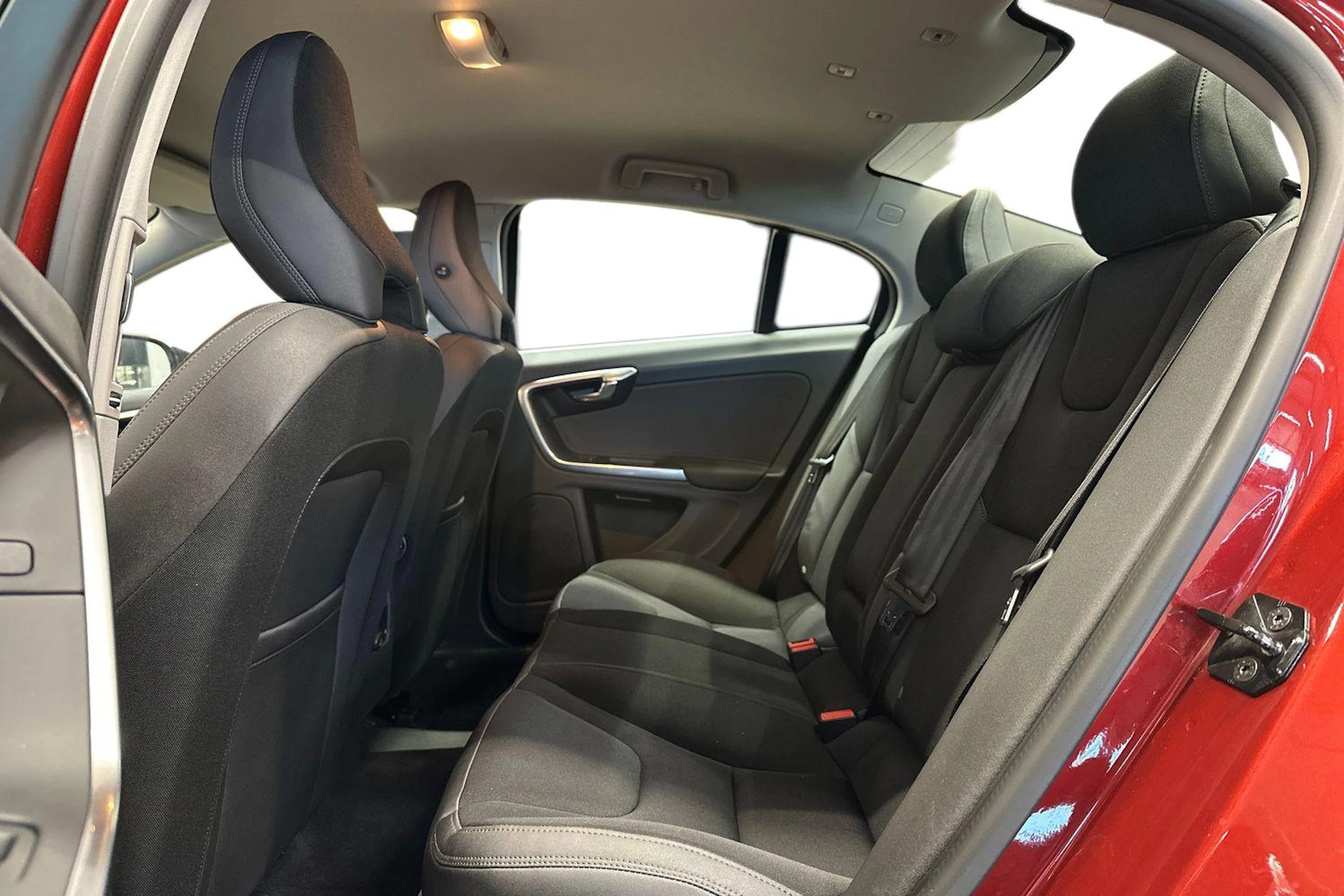 punainen Volvo S60 2013 kuva 8.