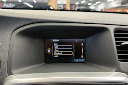 punainen Volvo S60 2013 kuva 14.