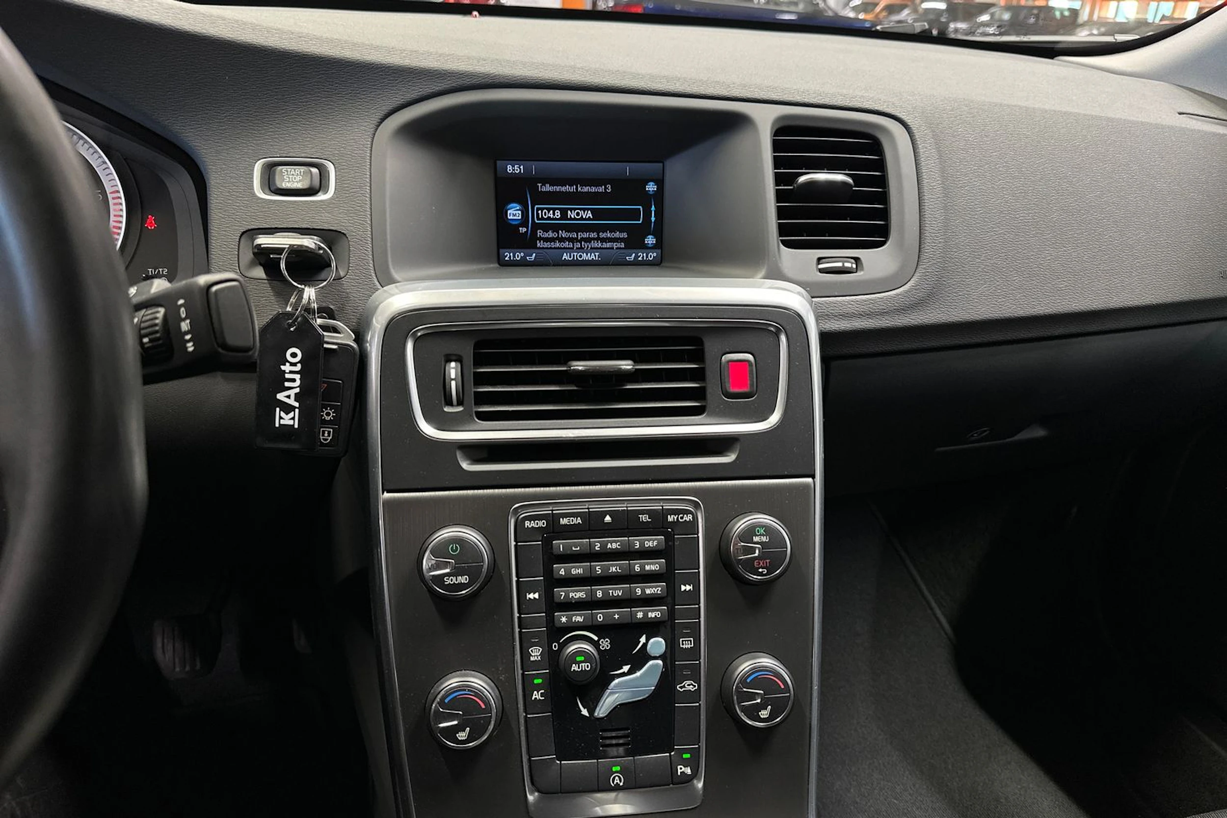 punainen Volvo S60 2013 kuva 16.