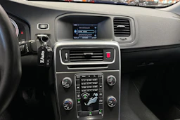 punainen Volvo S60 2013 kuva 16.