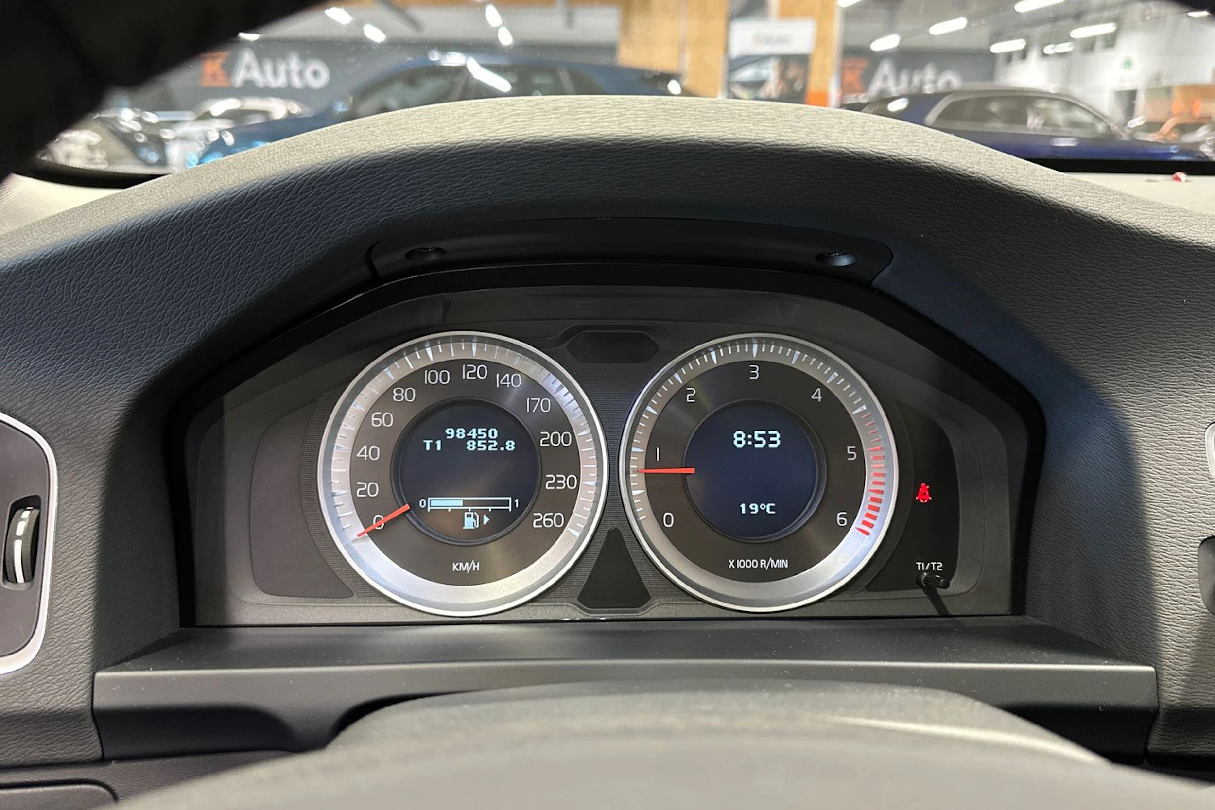 punainen Volvo S60 2013 kuva 19.