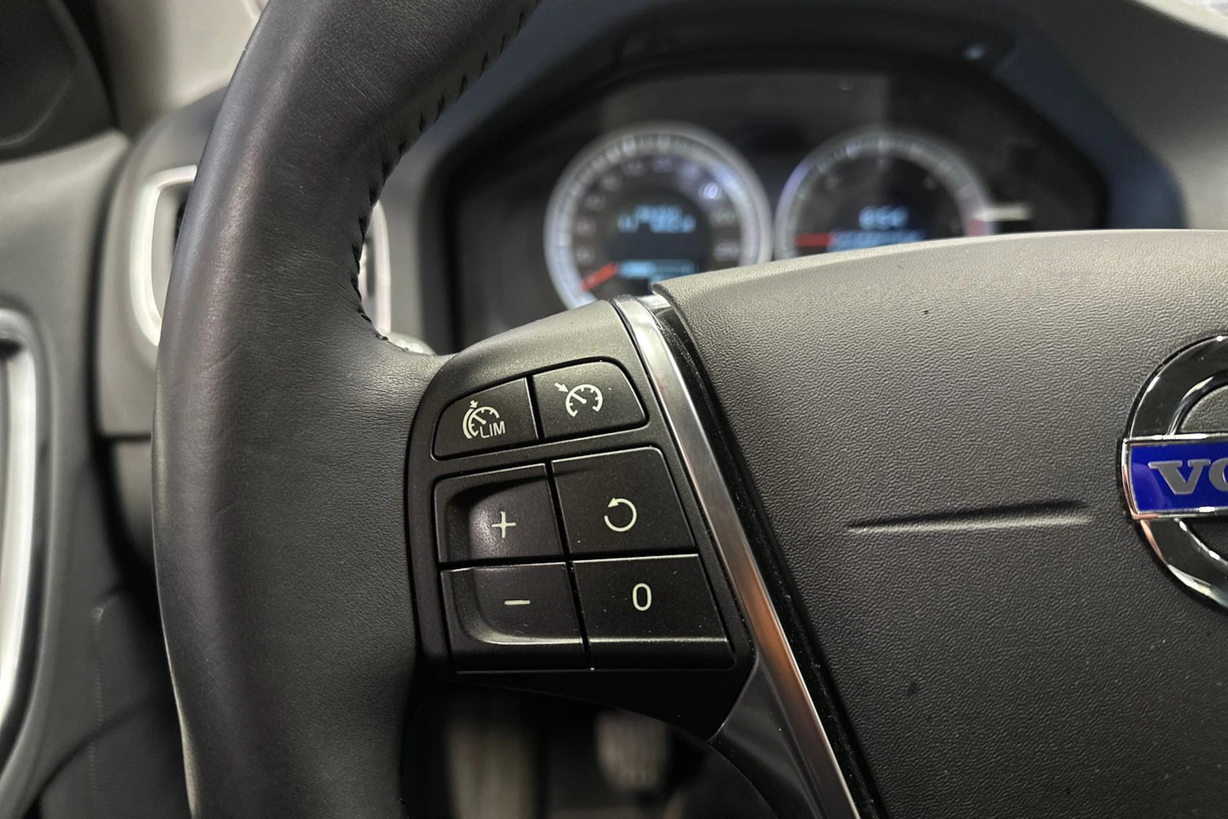 punainen Volvo S60 2013 kuva 21.