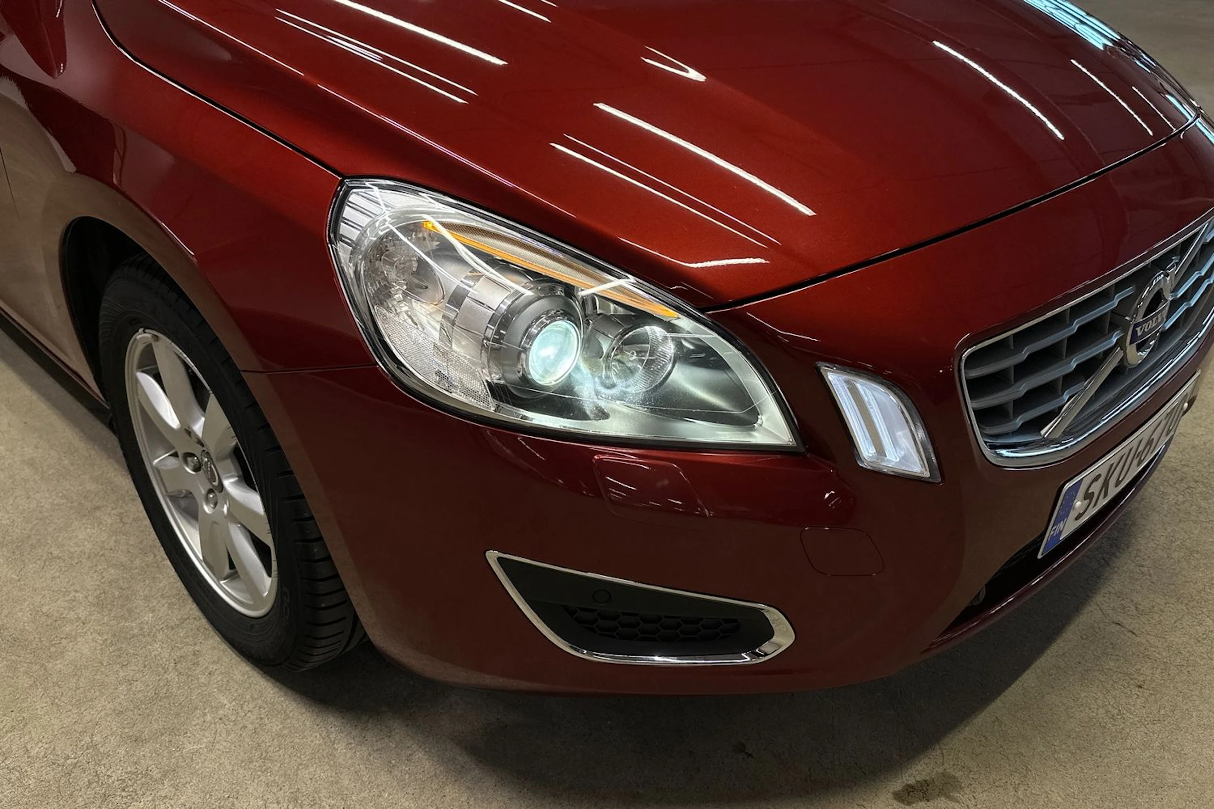 punainen Volvo S60 2013 kuva 24.