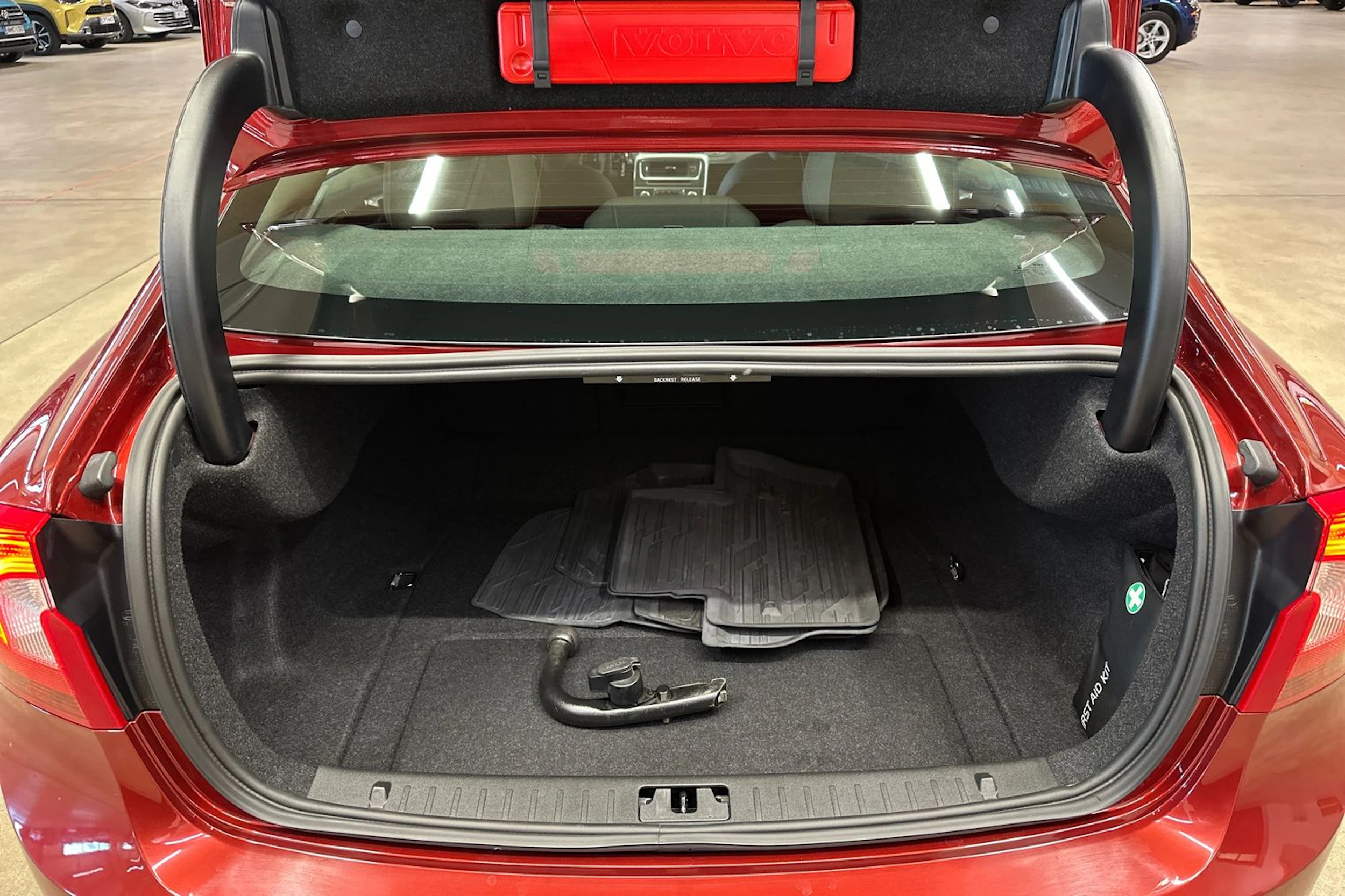 punainen Volvo S60 2013 kuva 25.