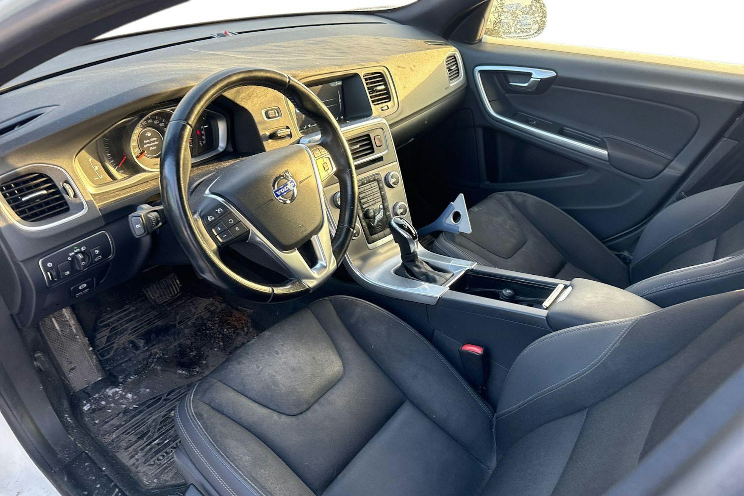 valkoinen Volvo S60 2014 kuva 3.