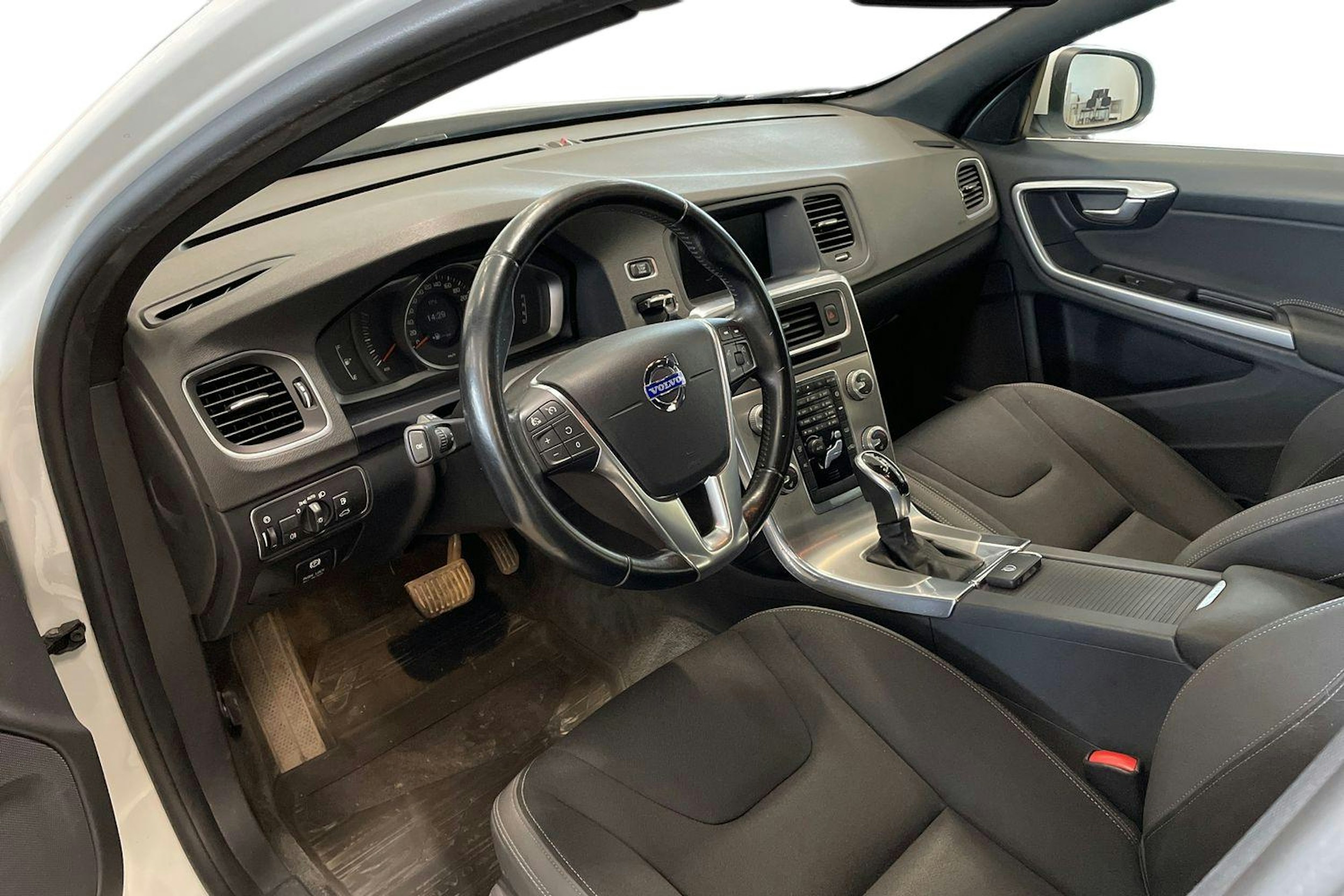 valkoinen Volvo S60 2014 kuva 7.