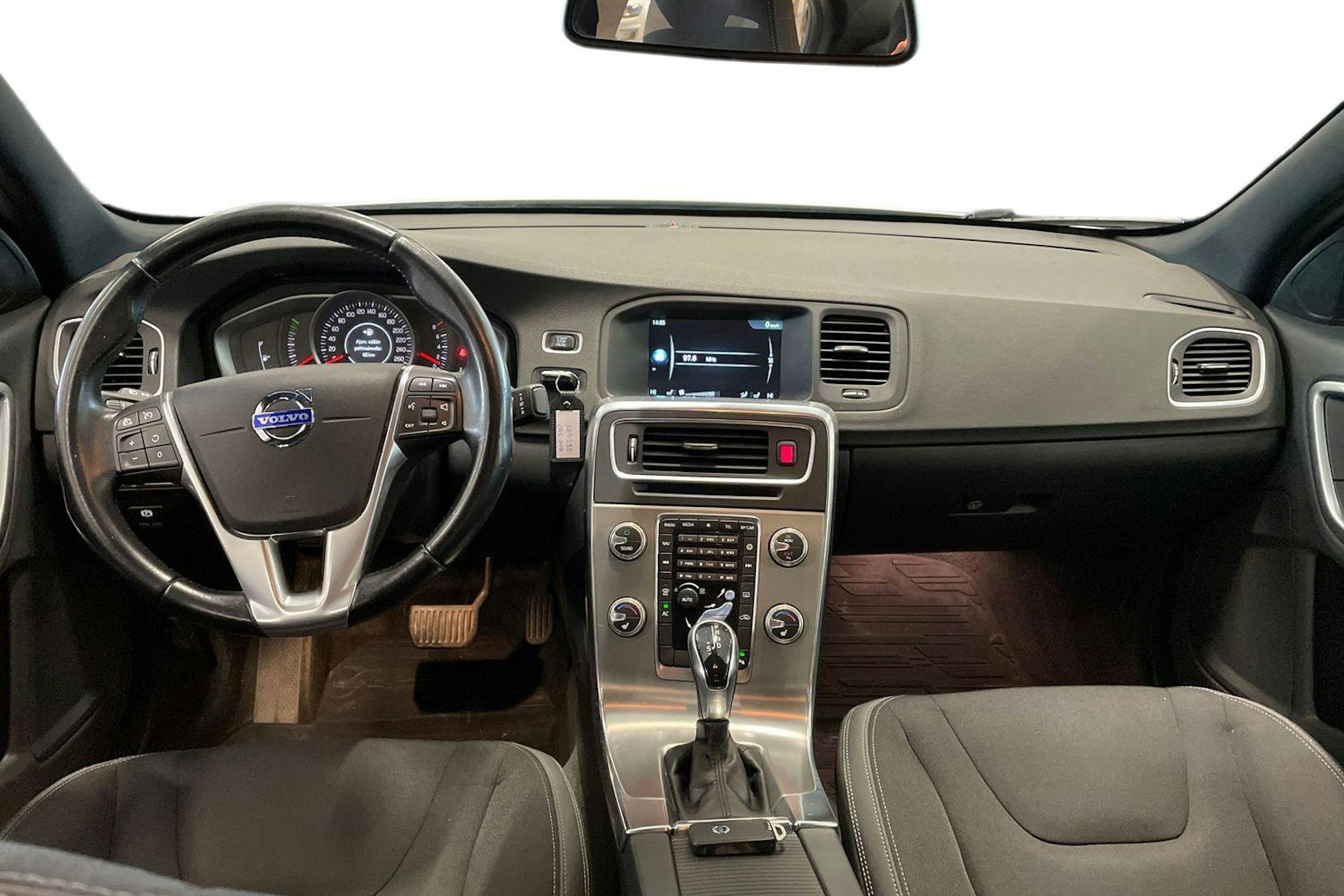 valkoinen Volvo S60 2014 kuva 9.